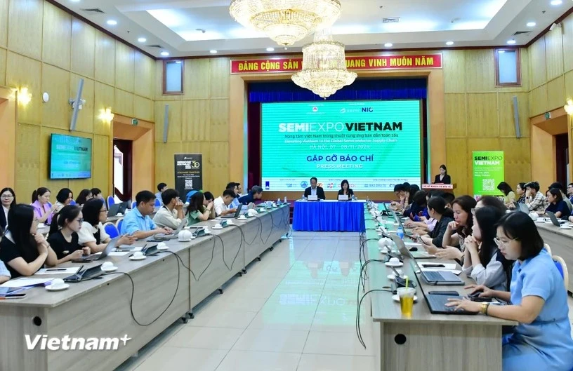 At a press conference to introduce the Vietnam Semiconductor Industry Exhibition 2024 (Photo: VietnamPlus)