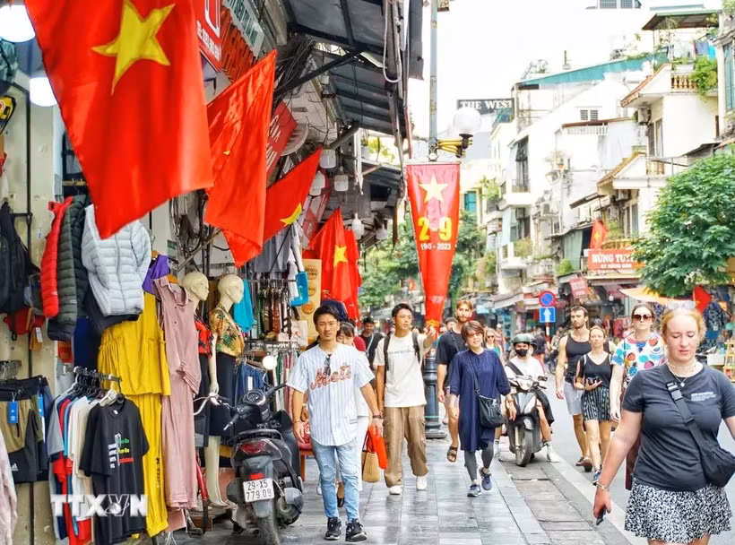 Tourists in Hanoi on the National Day (September 2) (Photo: VNA)