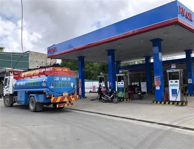 A tanker at a petrol station in Hoàng Mai district, Hanoi. (Photo: VNA)
