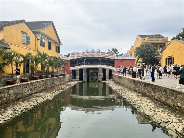 The iconic Japanese Bridge is sandwiched between Tran Phu and Nguyen Thi Minh Khai streets in Hoi An ancient town. (Photo: VNA)