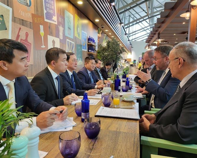 At the meeting between Minister of Science and Technology Huynh Thanh Dat and Timon Gremmels, Minister of Science and Research, Arts and Culture of Hessen state. (Photo: VNA)