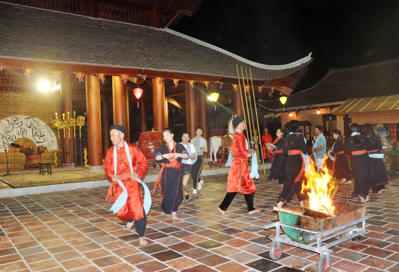 The Nuong Village Night Festival showcases the distinctive cultural features of the Dao Thanh Y people to visitors to Yen Tu (Photo: baoquangninh.vn)