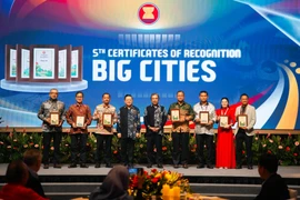 Hai Phong city is honoured at the 5th Certificate of Recognition (COR) ceremony. (Photo: VNA)