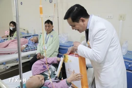 Resolution No.72-NQ/TW sets sights on better health care for the people. (Photo: VNA)