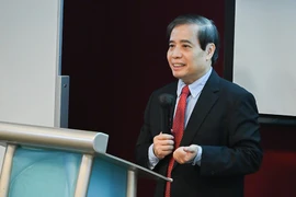 Professor Vu Minh Khuong from the Lee Kuan Yew School of Public Policy under the National University of Singapore (Photo: VNA)