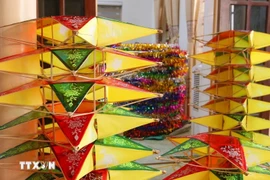 Efforts to preserve the traditional craft of star lantern making