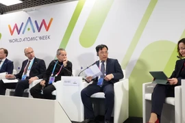 Professor and Academician Le Truong Giang (second from right) at the international forum World Atom Week 2025 in Moscow (Photo: VNA)