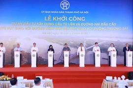 Prime Minister launches construction of Tu Lien bridge in Hanoi