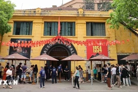 Hoa Lo prison relic site draws throngs of visitors. (Photo: VNA)