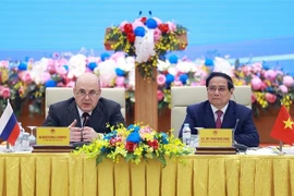 PM Pham Minh Chinh (R) and his Russian counterpart Mikhail Vladimirovich Mishustin at the high-level business dialogue in Hanoi on January 15 (Photo: VNA)