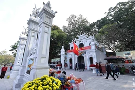 Hanoi ancient temples draw throngs of visitors on Tet holiday 