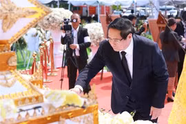 Vietnamese PM attends memorial service for former Lao leader