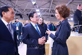 Prime Minister Pham Minh Chinh (centre) meets with UNESCO Director-General Audrey Azoulay on June 9. (Photo: VNA)
