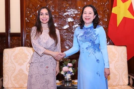 Vice State President Vo Thi Anh Xuan (right) receives Leyla Aliyeva, Vice President of Azerbaijan’s Heydar Aliyev Foundation, in Hanoi on April 22. (Photo: VNA)
