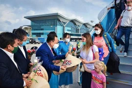 Russian tourists return to Khanh Hoa after the COVID-19 pandemic. (Photo: tuoitre.vn)