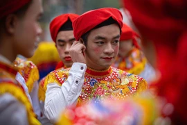 Trieu Khuc village men perform traditional ‘Con Di Danh Bong’ dance