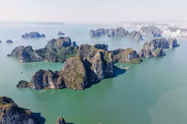 Ha Long Bay boasts stunning scenery. (Photo: VNA)