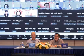 The hybrid trade promtion conference is attended by Vietnamese trade offices abroad. (Photo: VNA)