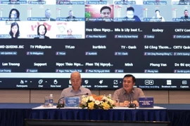 The hybrid trade promtion conference is attended by Vietnamese trade offices abroad. (Photo: VNA)