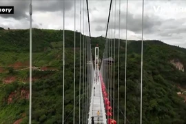 Bach Long glass bridge: A northwest wonder with two Guinness World Records