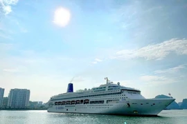 Cruise ship Piano Land carrying about 1,000 tourists from China docks at Ha Long International Cruise Port. (Photo: VNA)