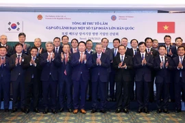 Party General Secretary To Lam and a high-ranking Vietnamese delegation meet with leaders, chairpersons and CEOs of major Korean conglomerates in Seoul on August 12. (Photo: VNA)
