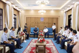 At the meeting between officers of the Vietnam Coast Guard Region 2 Command and the Philippine Coast Guard. (Photo: VNA)