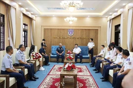 At the meeting between officers of the Vietnam Coast Guard Region 2 Command and the Philippine Coast Guard. (Photo: VNA)