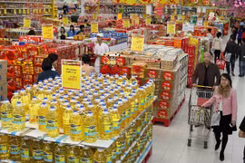 Made-in-Vietnam products are increasingly dominating supermarket shelves. (Photo: VNA)