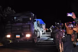 Cambodia and Thailand begin the removal of heavy weapons and equipment from the disputed border area. (Photo: freshnewsasia)
