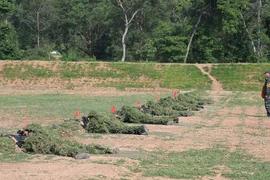 Vietnamese soldiers practice shooting. (Photo: qdnd.vn)