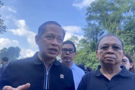 Environment Minister Hanif Faisol Nurofiq discusses policies for star-rated hotels in waste management in Denpasar, Bali. (Photo: Antara)