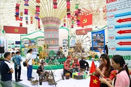 The exhibition of national achievements themed “80-Year Journey of Independence – Freedom – Happiness” attracts huge crowds. (Photo: VNA)