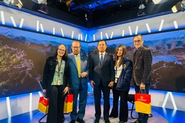 Guest speakers at the Globovisión TV programme titled “Vietnamese revolutionary heroism: from the struggle for independence to national construction journey” on April 23 (Photo: VNA)