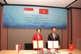 The signing ceremony of the MOC on rice trade between Vietnam and Singapore on October 30 (Photo: VNA)