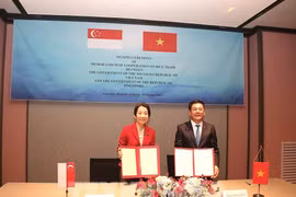 The signing ceremony of the MOC on rice trade between Vietnam and Singapore on October 30 (Photo: VNA)