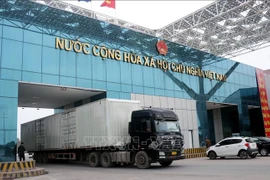 Vehicles transporting goods via the Mong Cai International Border Gate. (Photo: VNA)