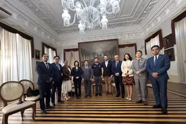 A meeting between the ASEAN Ambassadors and Belem Mayor Igor Normando (Photo: VNA)
