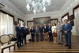 A meeting between the ASEAN Ambassadors and Belem Mayor Igor Normando (Photo: VNA)