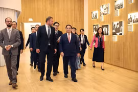 Prime Minister Pham Minh Chinh (front, first from right) and officials visit the Arvo Pärt Centre on June 6. (Photo: VNA)