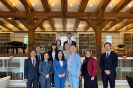 Vietnamese Deputy Minister of Foreign Affairs Le Thi Thu Hang (third from left) and State Secretary for Trade and Investments at the Danish Ministry of Foreign Affairs Lina Gandløse Hansen (third from right). (Photo: Vietnamese Ministry of Foreign Affairs)