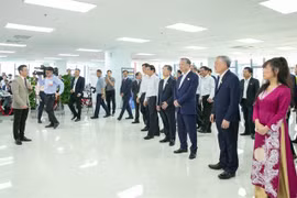 Party General Secretary To Lam visits the Da Nang Semiconductor & AI Research and Training and Centre at the Da Nang Software Park No 2 on the occasion of the 50th anniversary of the city's Reunification Day. (Photo courtesy of DSAC)