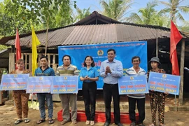 The Labour Federation unveils its housing support for poor workers with a total investment of 540 million VND on March 27. (Photo: VNA)