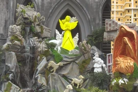 Foreign visitors celebrate Christmas in Hanoi