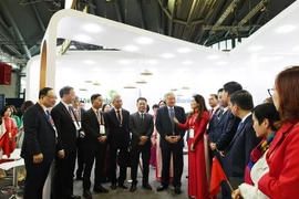 Deputy Prime Minister Nguyen Hoa Binh visits the State Bank of Vietnam's booth at SIBOS 2025 Frankfurt. (Photo: VNA)