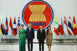 Party General Secretary To Lam (second, left) and his spouse Ngo Phuong Ly (first, left) visit the ASEAN Secretariat on March 10. (Photo: VNA) 