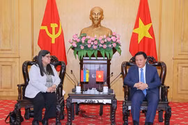 President of the Ho Chi Minh National Academy of Politics (HCMA) and Chairman of the Central Theory Council Professor Dr. Nguyen Xuan Thang meets with Venezuela’s Deputy Minister of Foreign Affairs in charge of Asia, the Middle East, and Oceania Tatiana Pugh Moreno in Hanoi on October 23. (Photo: VNA)