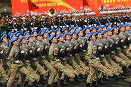 Over 10,000 people take part in joint rehearsal for national reunification celebration