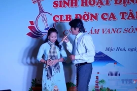 “Don ca tai tu” echoes on the Vam Co River