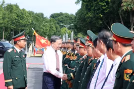 Party General Secretary To Lam and officials of Army Corps 12 on August 5. (Photo: VNA)
